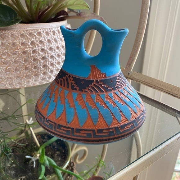 Pottery Hand Etched Wedding Vase.Red clay and powder blue and black color - Picture 2 of 8